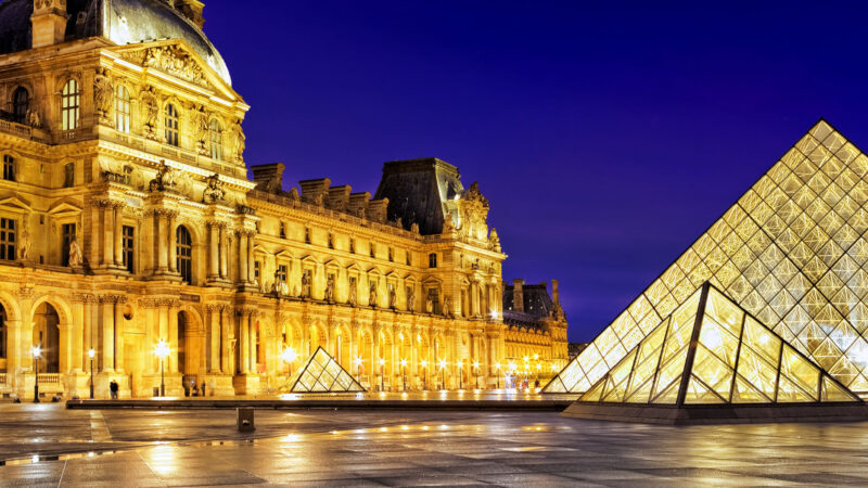 Louvre museum i Paris Frankrig