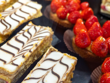 Det lokale kokken i Paris kage konditori