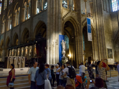 Hvad du bor lave i Paris kirke