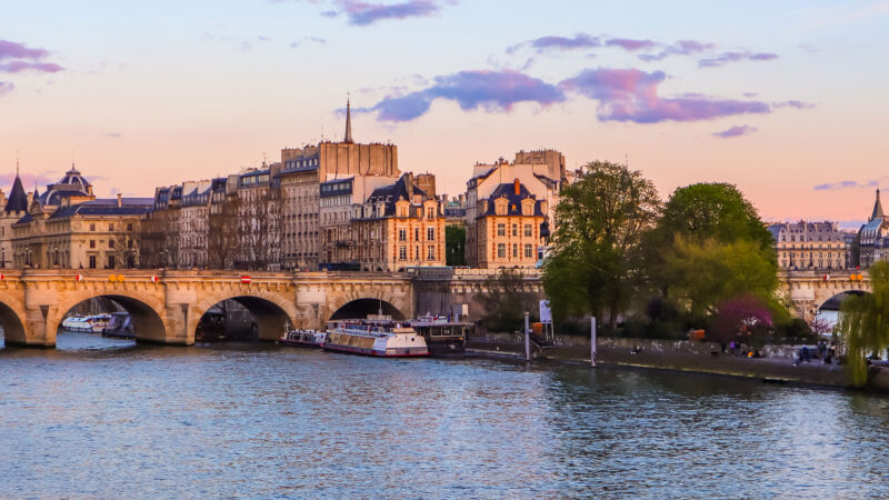 Seinen Paris flod